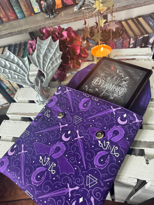Charlie and Fox Padded E-Reader Sleeve (Purple)