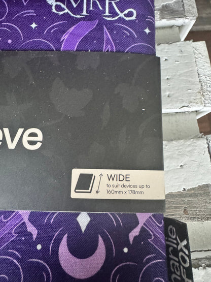 Charlie and Fox Padded E-Reader Sleeve (Purple)